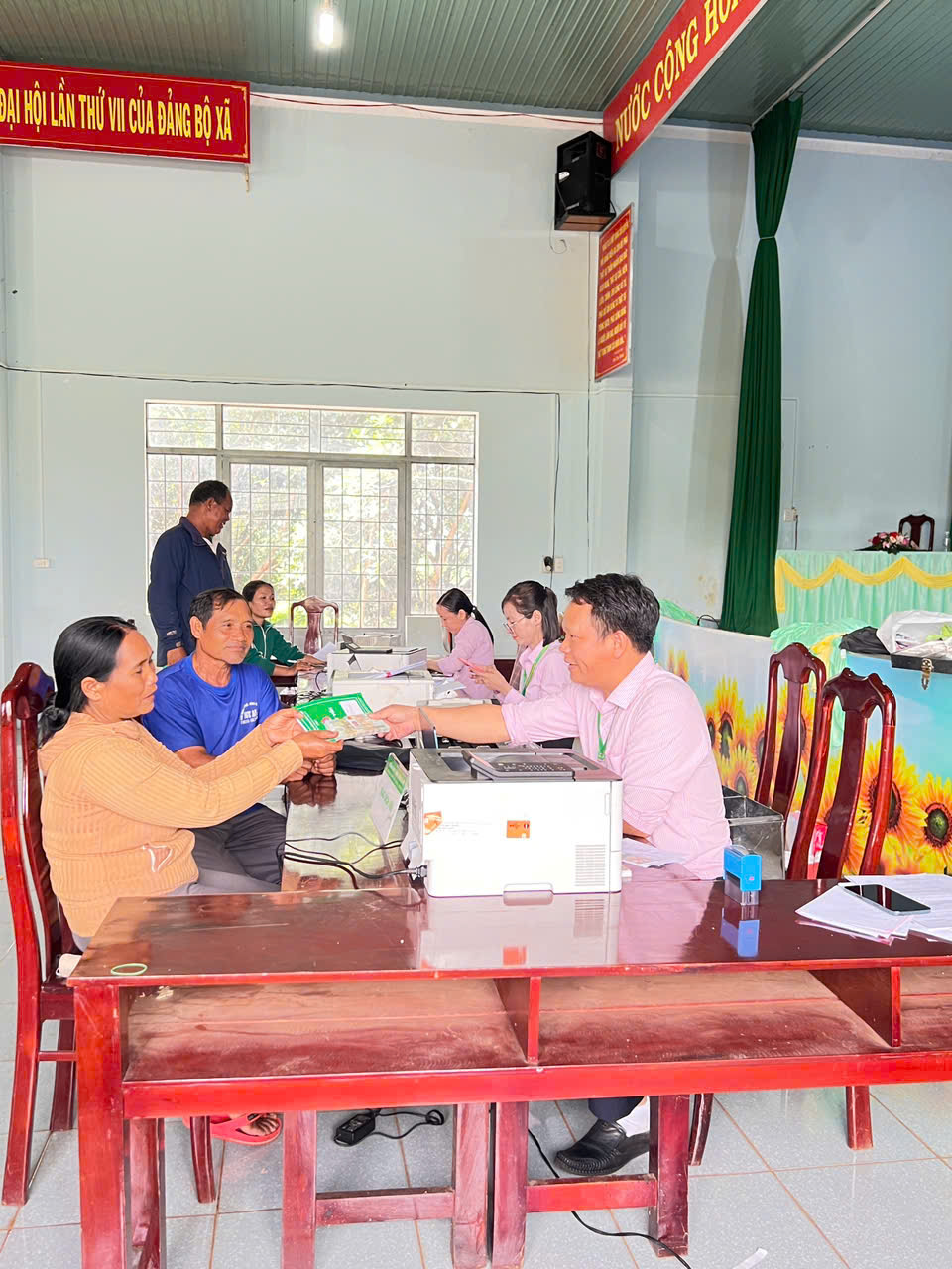 Tiếp tục triển khai giải ngân nguồn vốn ưu đãi "tiếp sức học sinh đến trường"